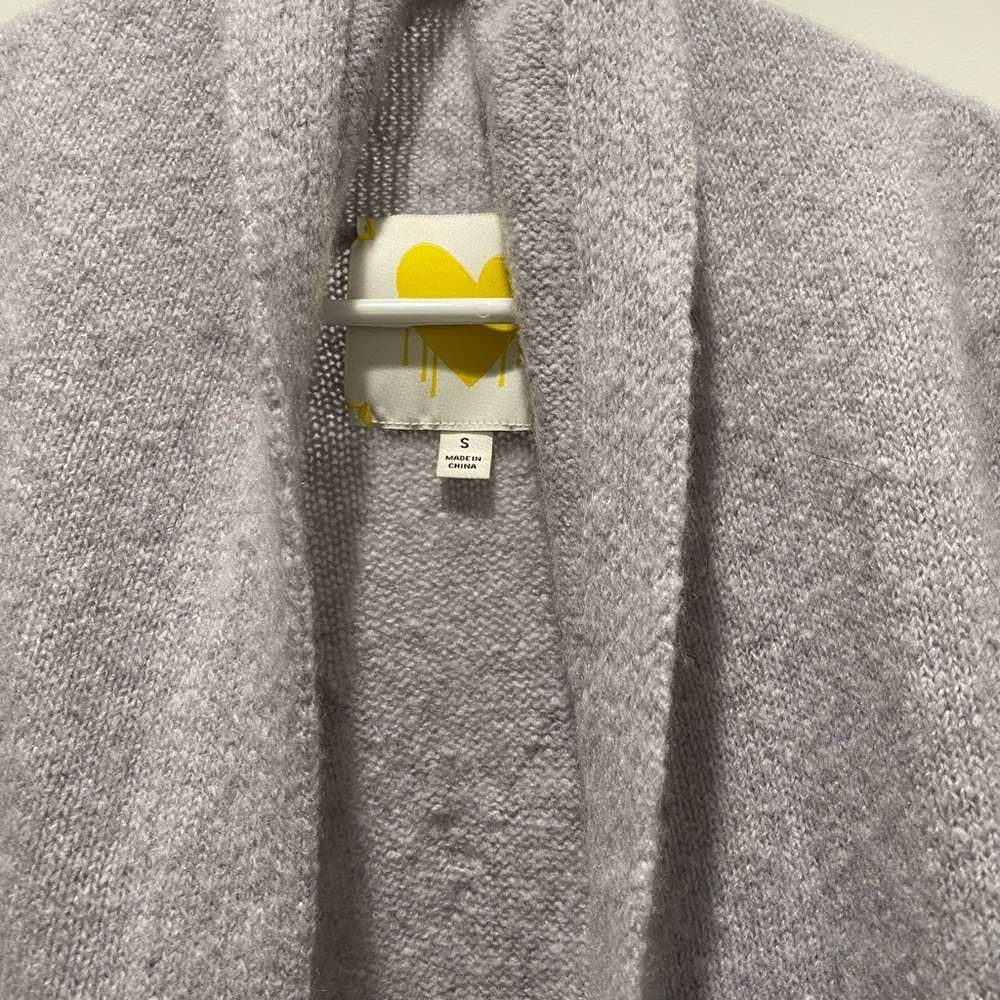 Kerri Rosenthal Cali Beau-Lero Cashmere Heart Sweater in Platinum. - Picture 4 of 4